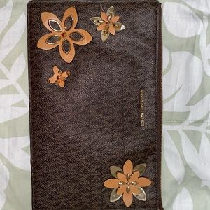 Micheal KORS wallet & or clutch